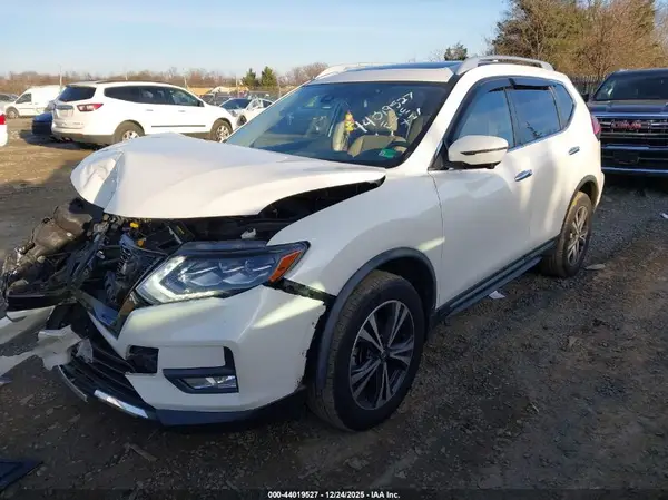 JN8AT2MV7HW275620 2017 NISSAN ROGUE - Image 2