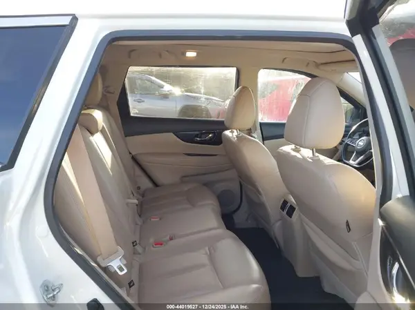 JN8AT2MV7HW275620 2017 NISSAN ROGUE - Image 8