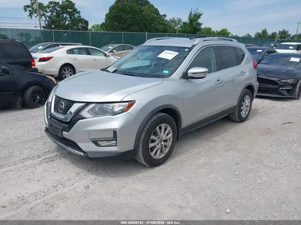 JN8AT2MV7HW275665 2017 NISSAN ROGUE - Image 2