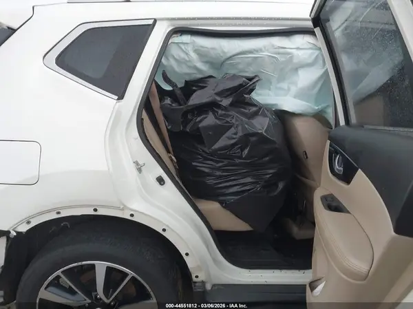 JN8AT2MV7HW277156 2017 NISSAN ROGUE - Image 8