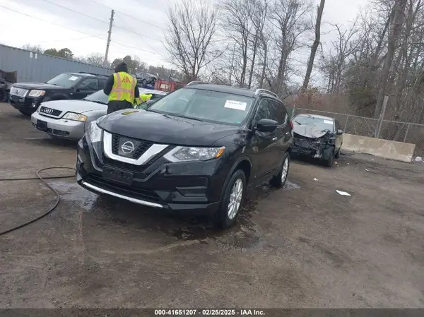 JN8AT2MV7HW281076 2017 NISSAN ROGUE - Image 2