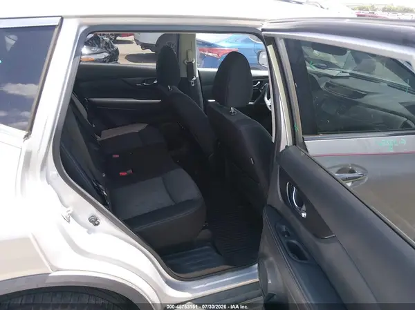 JN8AT2MV7HW283684 2017 NISSAN ROGUE - Image 8