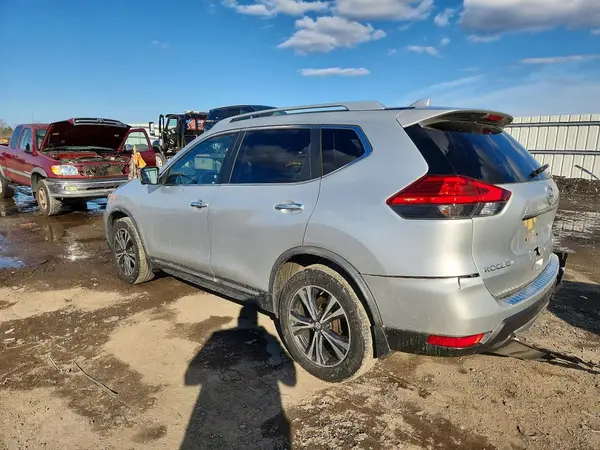JN8AT2MV7HW283989 2017 NISSAN ROGUE - Image 2