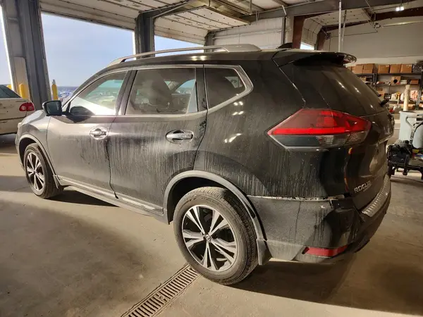 JN8AT2MV7JW301672 2018 NISSAN ROGUE - Image 2
