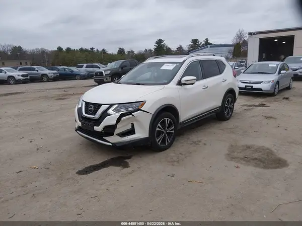 JN8AT2MV7JW306158 2018 NISSAN ROGUE - Image 2