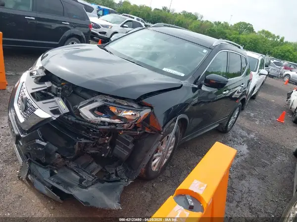 JN8AT2MV7JW306600 2018 NISSAN ROGUE - Image 2