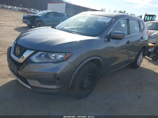 JN8AT2MV7JW309223 2018 NISSAN ROGUE - Image 2