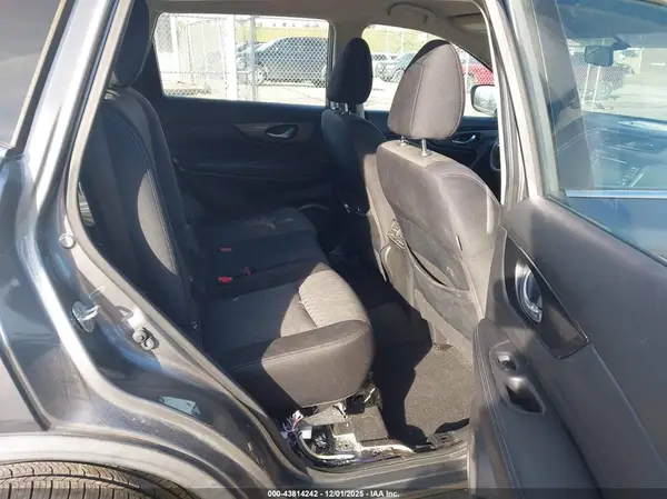 JN8AT2MV7JW309223 2018 NISSAN ROGUE - Image 8