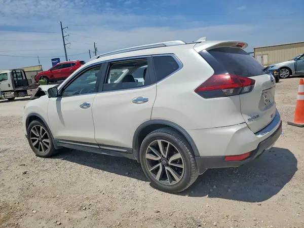 JN8AT2MV7JW318083 2018 NISSAN ROGUE - Image 2