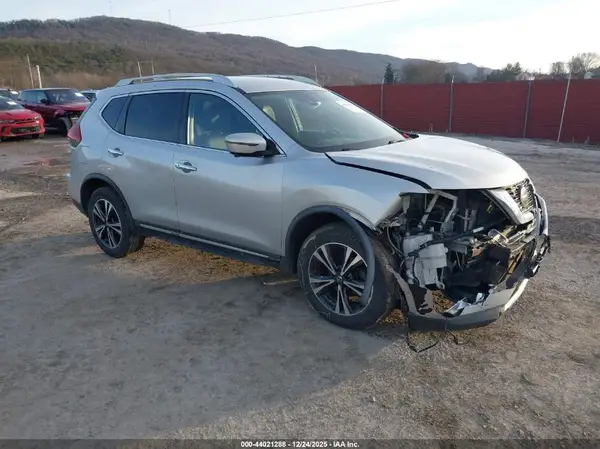 JN8AT2MV7JW318603 2018 NISSAN ROGUE - Image 1