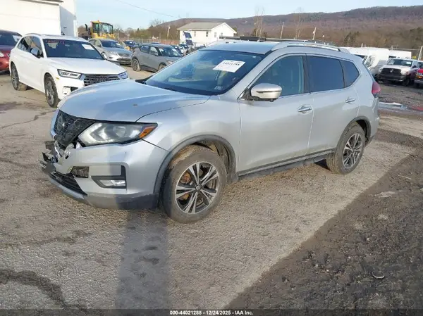 JN8AT2MV7JW318603 2018 NISSAN ROGUE - Image 2