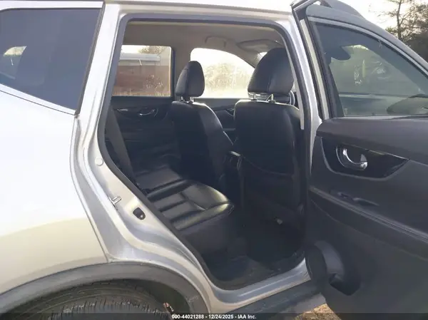 JN8AT2MV7JW318603 2018 NISSAN ROGUE - Image 8