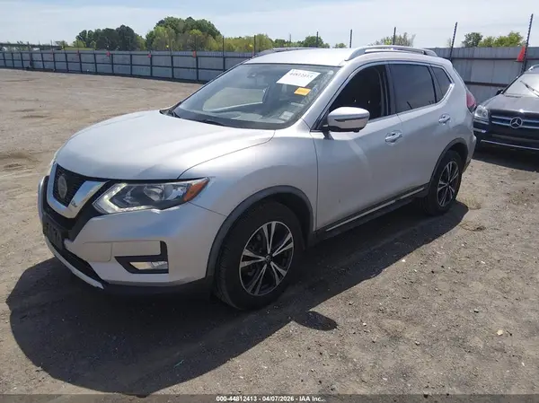 JN8AT2MV7JW319752 2018 NISSAN ROGUE - Image 2