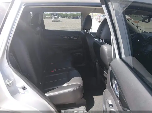 JN8AT2MV7JW319752 2018 NISSAN ROGUE - Image 8