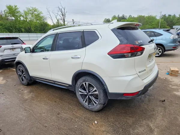 JN8AT2MV7JW319895 2018 NISSAN ROGUE - Image 2