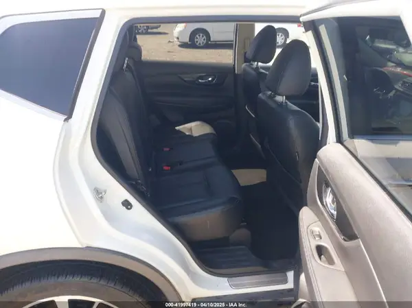 JN8AT2MV7JW323672 2018 NISSAN ROGUE - Image 8