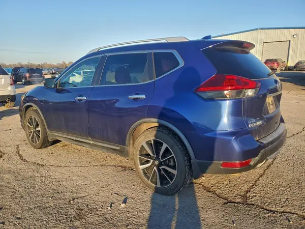 JN8AT2MV7JW324305 2018 NISSAN ROGUE - Image 2
