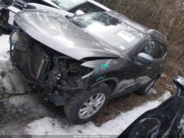 JN8AT2MV7JW327317 2018 NISSAN ROGUE - Image 2