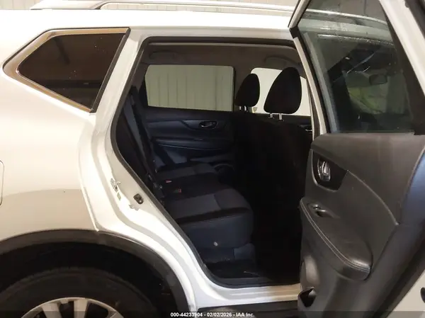 JN8AT2MV7JW327835 2018 NISSAN ROGUE - Image 8