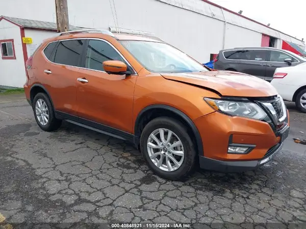 JN8AT2MV7JW329228 2018 NISSAN ROGUE - Image 1
