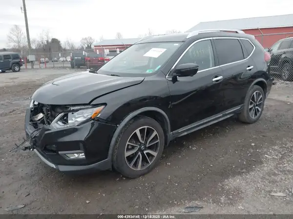 JN8AT2MV7JW329438 2018 NISSAN ROGUE - Image 2