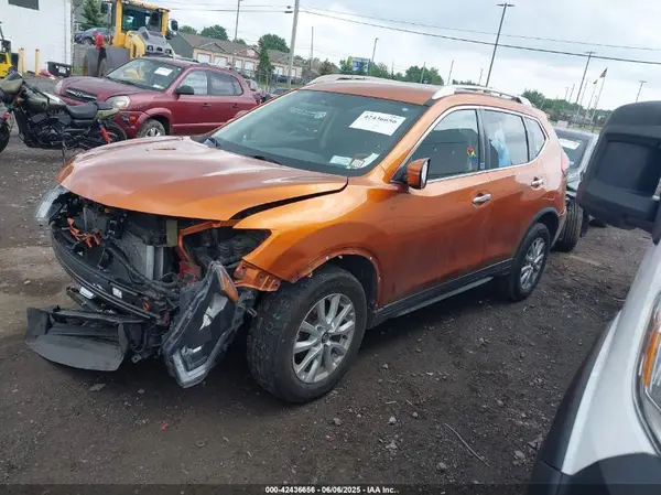 JN8AT2MV7JW340312 2018 NISSAN ROGUE - Image 2