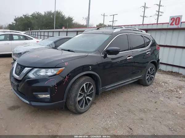 JN8AT2MV7JW345025 2018 NISSAN ROGUE - Image 2