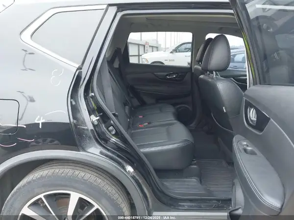 JN8AT2MV7JW345025 2018 NISSAN ROGUE - Image 8