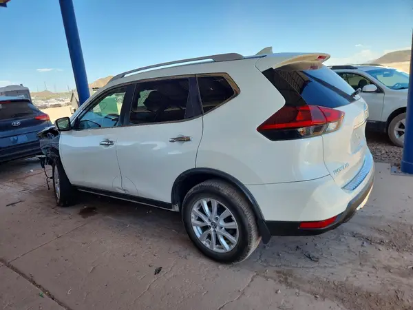 JN8AT2MV7JW349088 2018 NISSAN ROGUE - Image 2