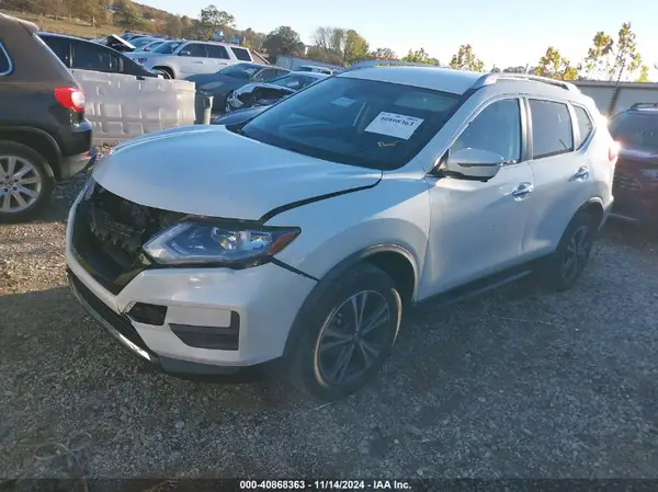 JN8AT2MV7LW132420 2020 NISSAN ROGUE - Image 2