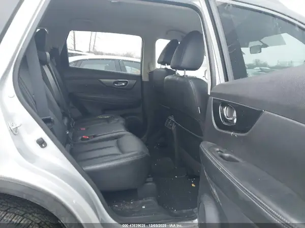 JN8AT2MV8GW130617 2016 NISSAN ROGUE - Image 8