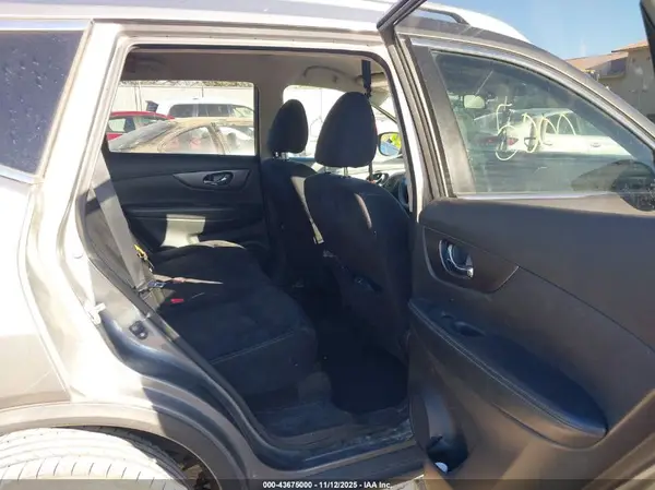 JN8AT2MV8GW135509 2016 NISSAN ROGUE - Image 8