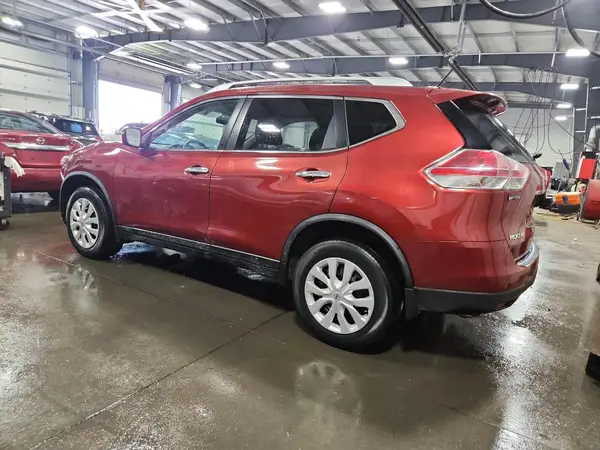 JN8AT2MV8GW136028 2016 NISSAN ROGUE - Image 2
