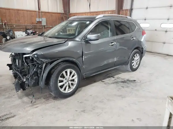 JN8AT2MV8HW000919 2017 NISSAN ROGUE - Image 2