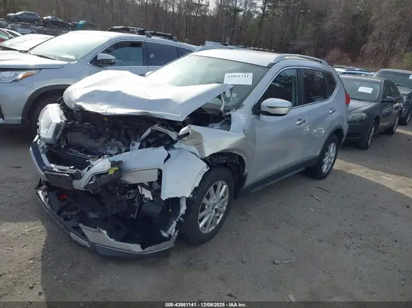 JN8AT2MV8HW001049 2017 NISSAN ROGUE - Image 2