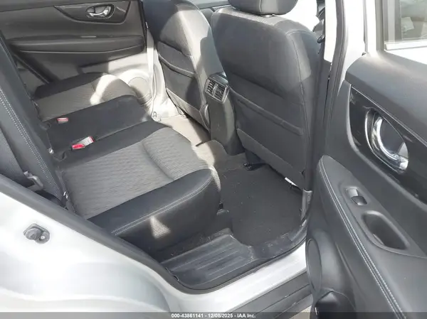 JN8AT2MV8HW001049 2017 NISSAN ROGUE - Image 8