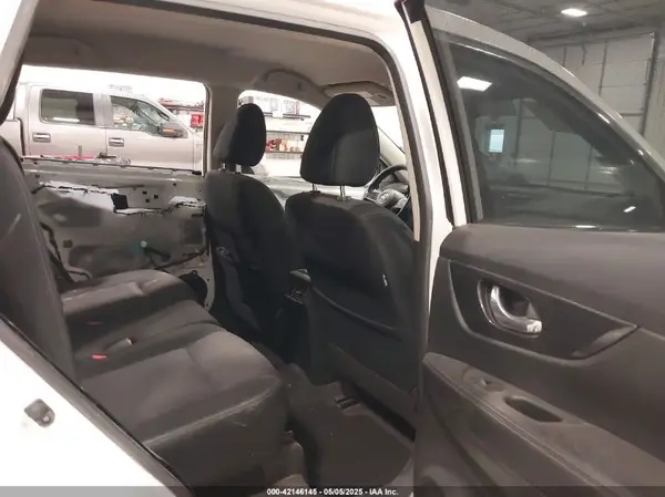 JN8AT2MV8HW001357 2017 NISSAN ROGUE - Image 8