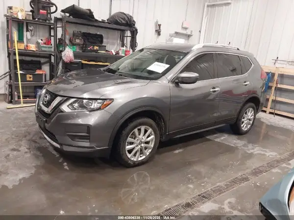 JN8AT2MV8HW002282 2017 NISSAN ROGUE - Image 2