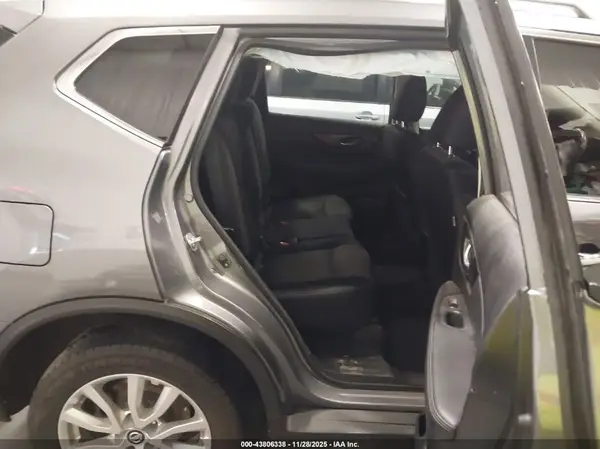 JN8AT2MV8HW002282 2017 NISSAN ROGUE - Image 8