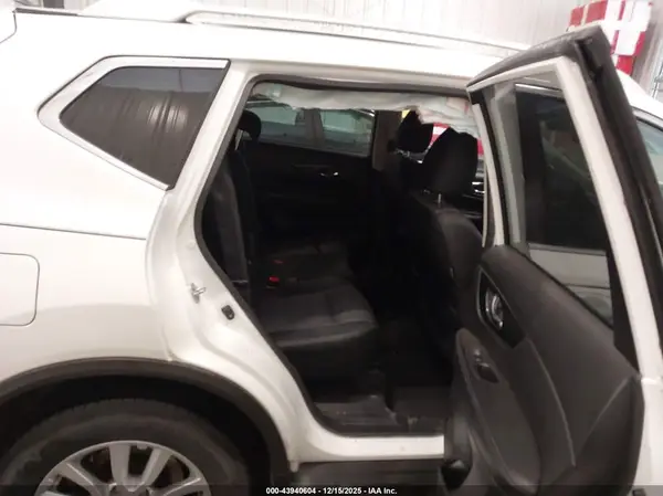 JN8AT2MV8HW002363 2017 NISSAN ROGUE - Image 8
