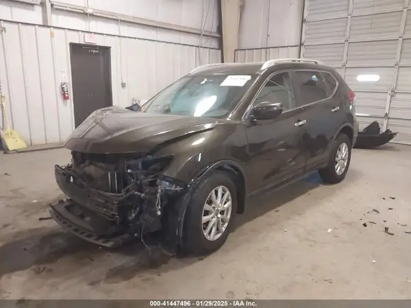 JN8AT2MV8HW003786 2017 NISSAN ROGUE - Image 2