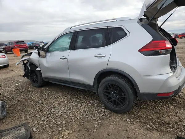 JN8AT2MV8HW007580 2017 NISSAN ROGUE - Image 2