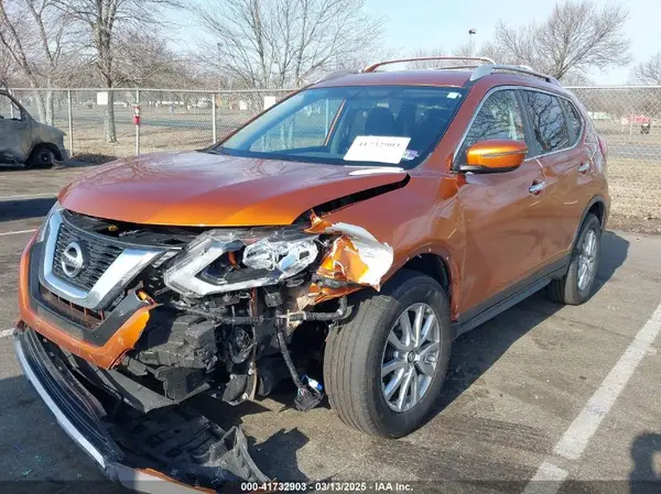 JN8AT2MV8HW008664 2017 NISSAN ROGUE - Image 2
