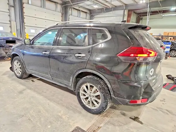 JN8AT2MV8HW008986 2017 NISSAN ROGUE - Image 2