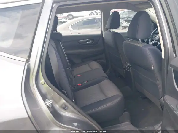 JN8AT2MV8HW009880 2017 NISSAN ROGUE - Image 8