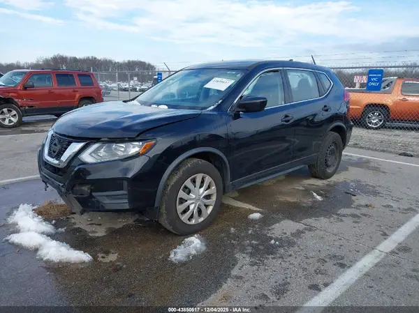 JN8AT2MV8HW011418 2017 NISSAN ROGUE - Image 2