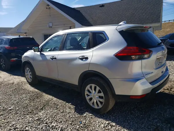 JN8AT2MV8HW011550 2017 NISSAN ROGUE - Image 2