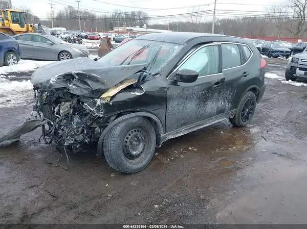 JN8AT2MV8HW013024 2017 NISSAN ROGUE - Image 2