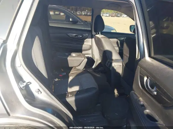 JN8AT2MV8HW013170 2017 NISSAN ROGUE - Image 8