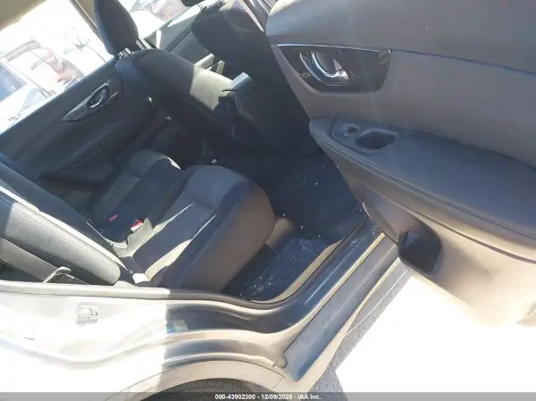 JN8AT2MV8HW013301 2017 NISSAN ROGUE - Image 8